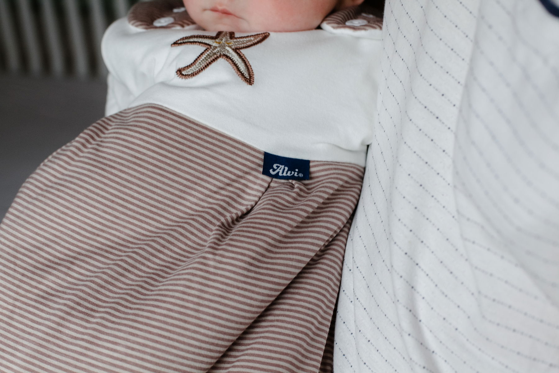 Was trägt das Baby im Bett? Was trägt das Baby im Bett?