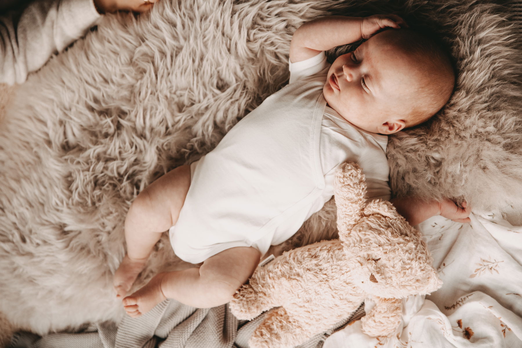 Unterwegs geborgen wie im Bettchen: Die Alvi Reisedecke Jersey macht den Kindersitz zum Kuschelsitz Unterwegs geborgen wie im Bettchen: Die Alvi Reisedecke Jersey macht den Kindersitz zum Kuschelsitz
